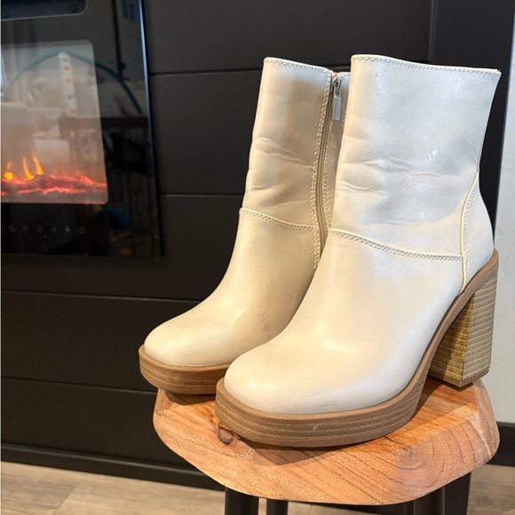 Women's Cream Ankle Boots - Picture 2 of 5